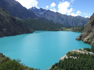 The famous Shey Phokundo Lake 