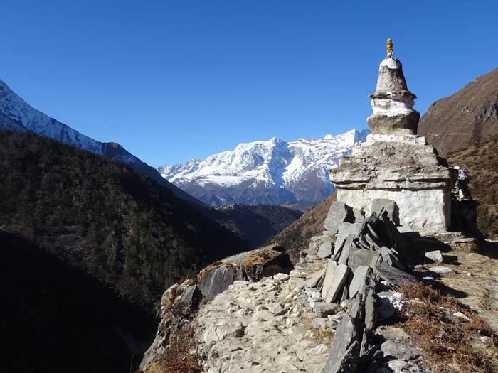 Stupa on the way to EBC