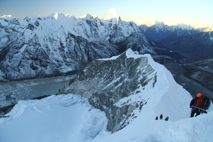 Pisang Peak sunrise 
